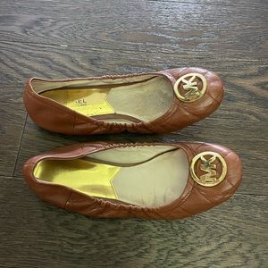 Michael Kors Tan/Gold Flats size 7